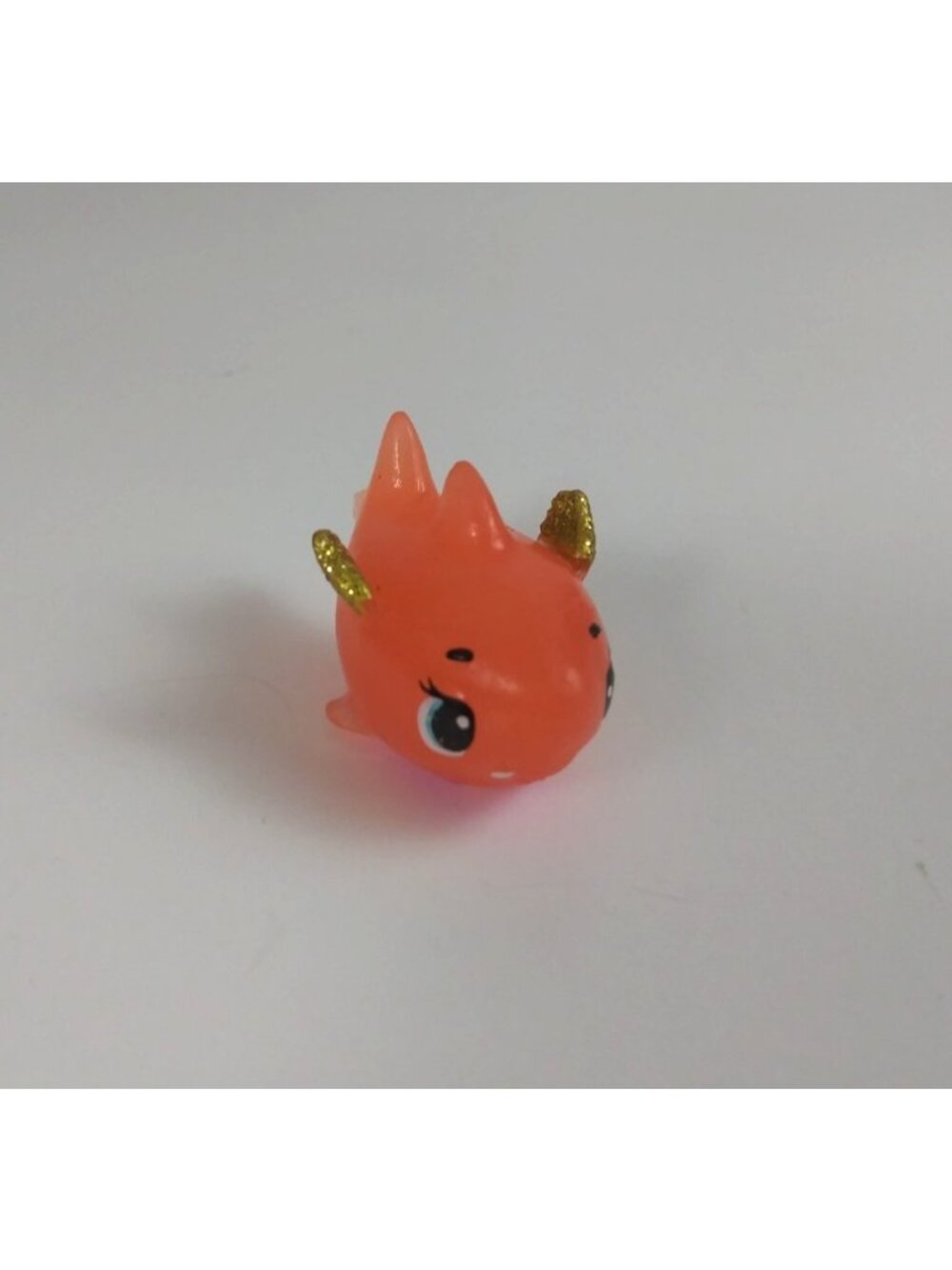 Hatchimals Colleggtibles Season 4 Neon Nightglow Orange Sharkle Exclusive